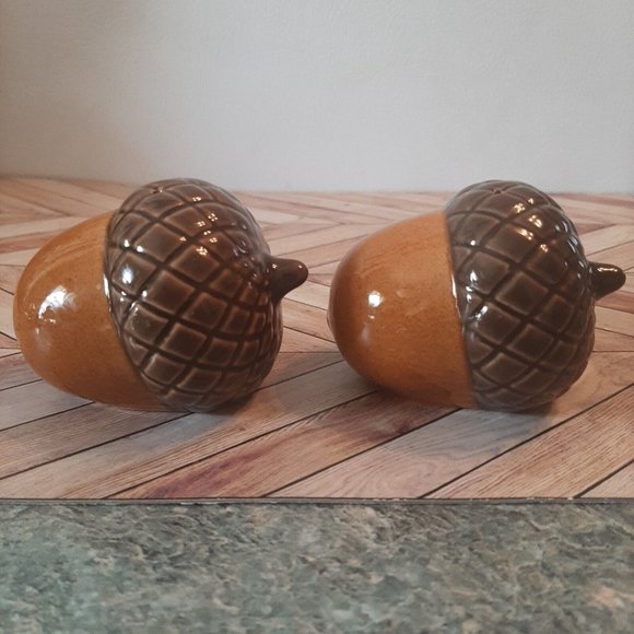 Living Quarters Acorn Salt and Pepper Shakers Ceramic Thanksgiving Fall NEW - Picture 5 of 10